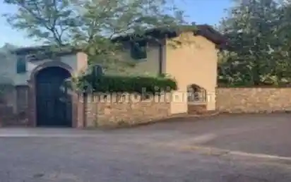 Palazzo - Stabile in vendita a Borgosatollo