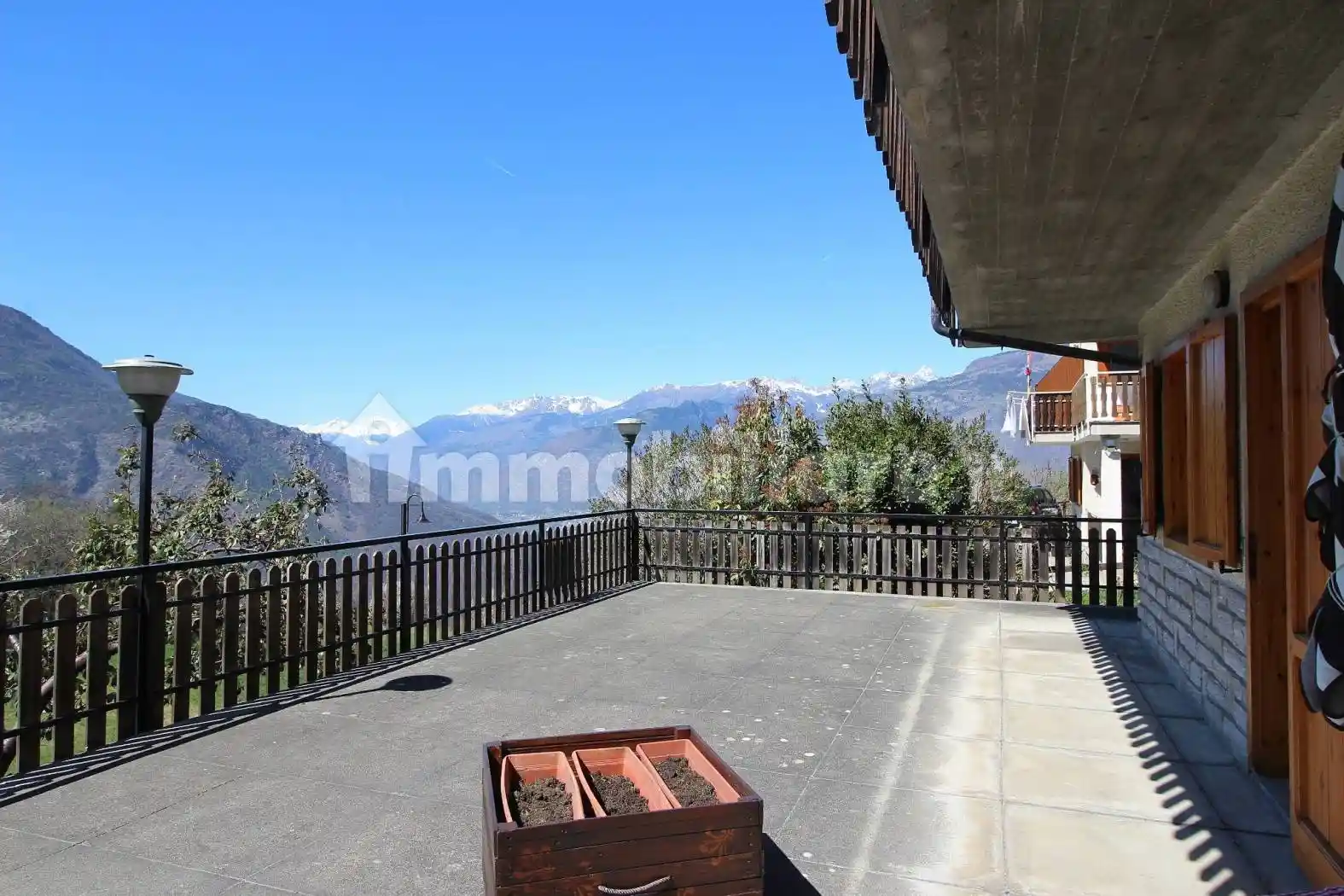 Appartamento in vendita a Emarèse