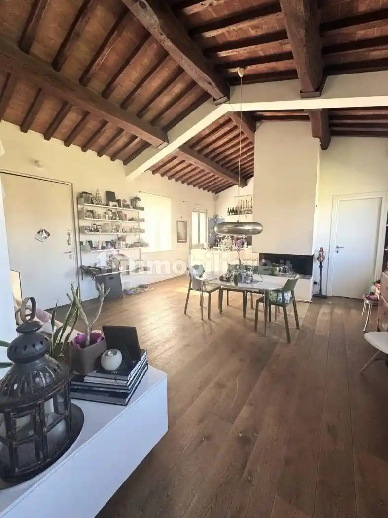 Casa indipendente in vendita a Arezzo