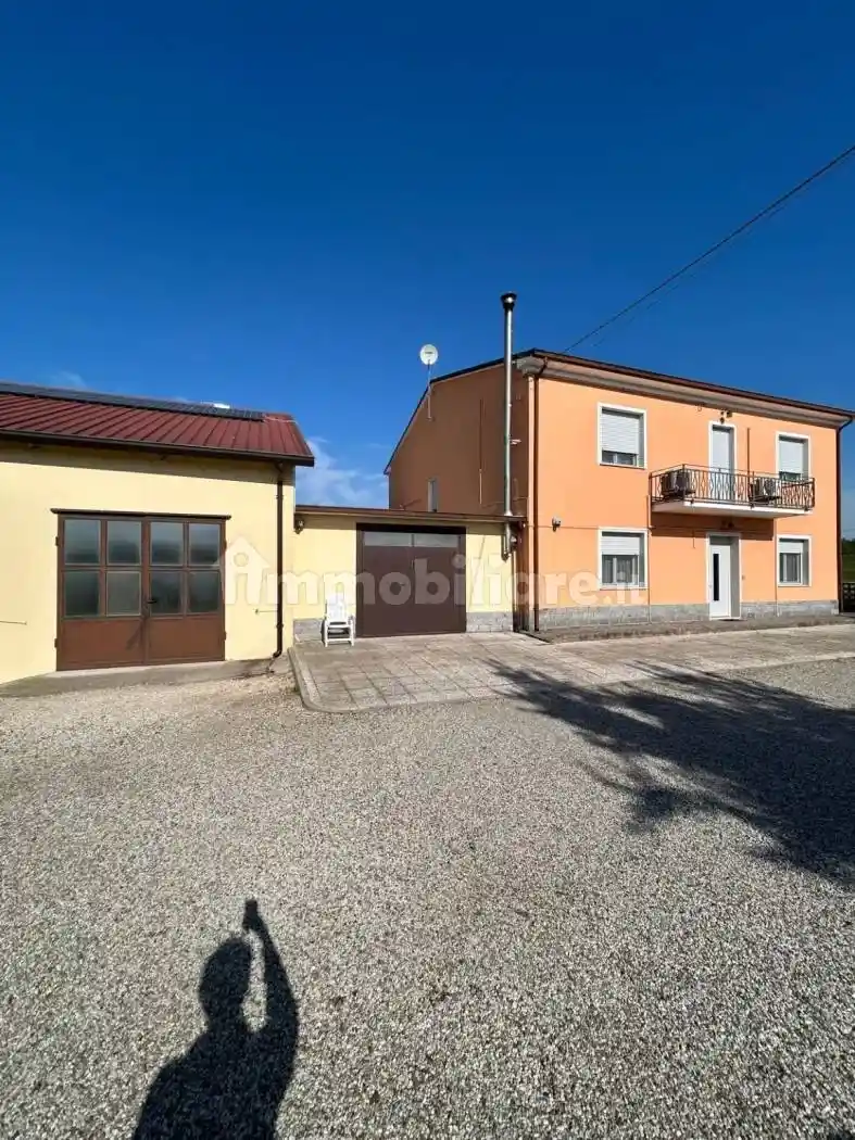 Villa in vendita a Bondeno