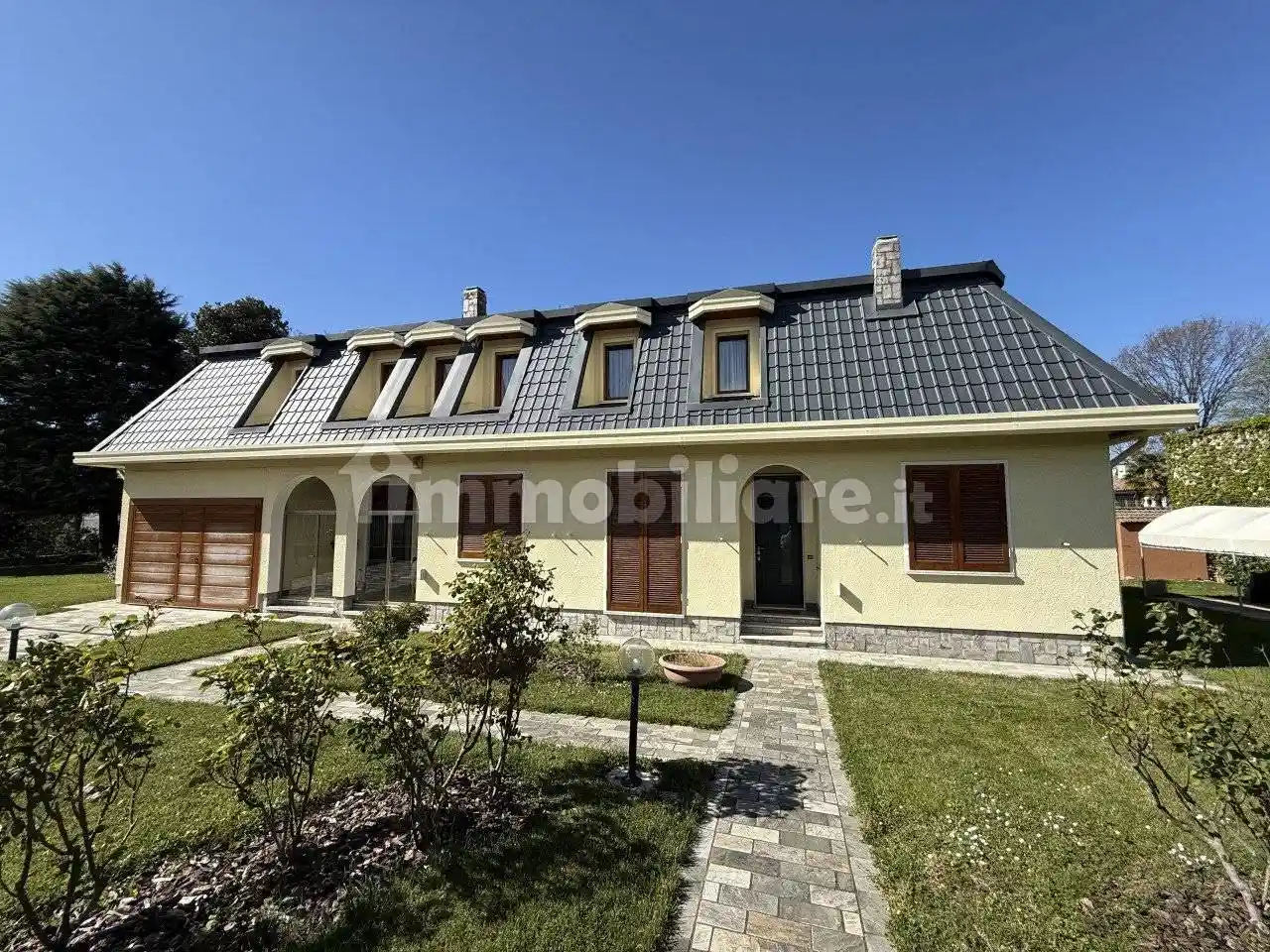 Villa in vendita a Trezzano sul Naviglio