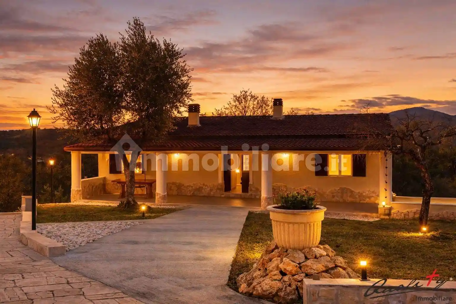 Villa in vendita a Palombara Sabina