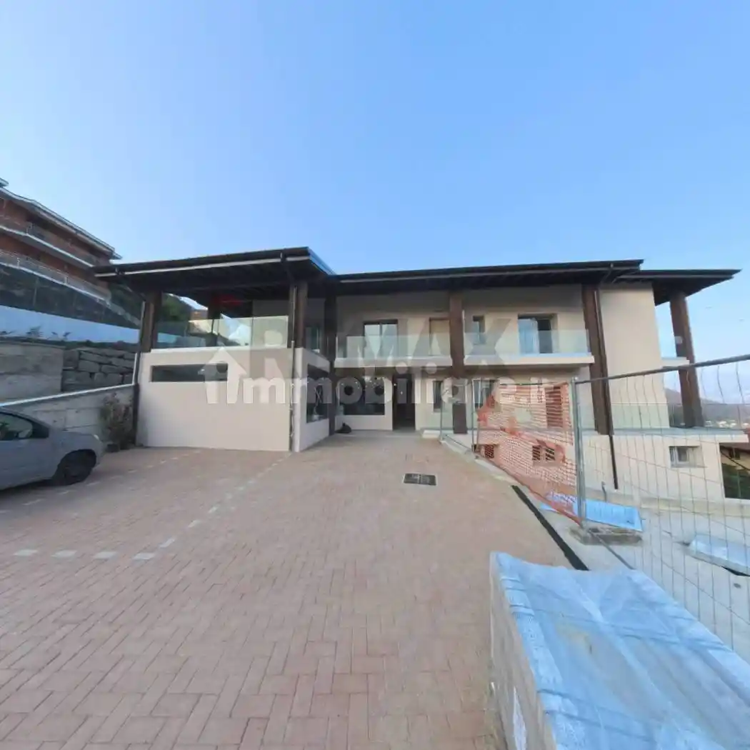 Appartamento in vendita a Cadegliano-Viconago