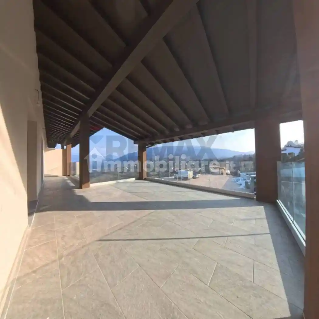 Appartamento in vendita a Cadegliano-Viconago