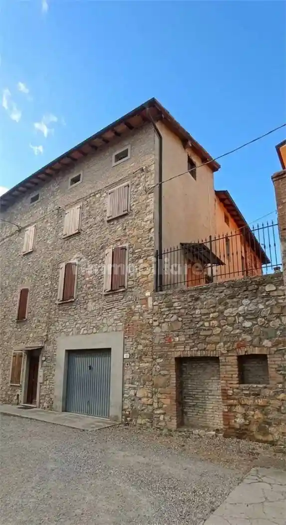 Casa indipendente in vendita a Canossa