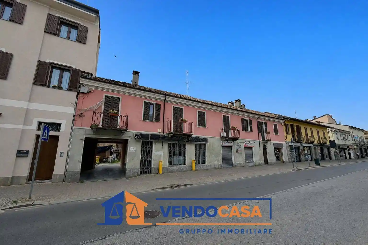 Palazzo - Edificio in vendita a Trofarello