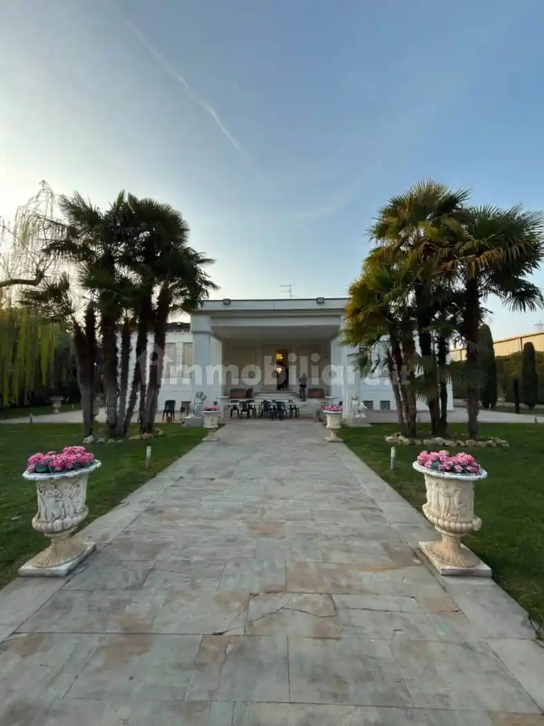 Villa in vendita a Piacenza