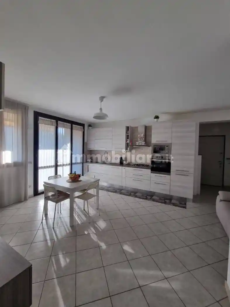 Appartamento in vendita a Garbagnate Milanese