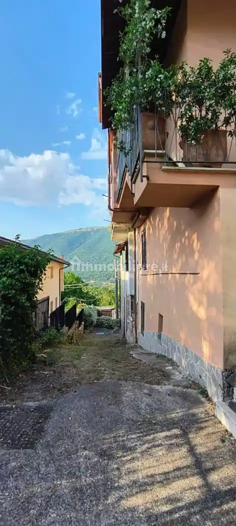 Appartamento in vendita a Pozzaglia Sabina