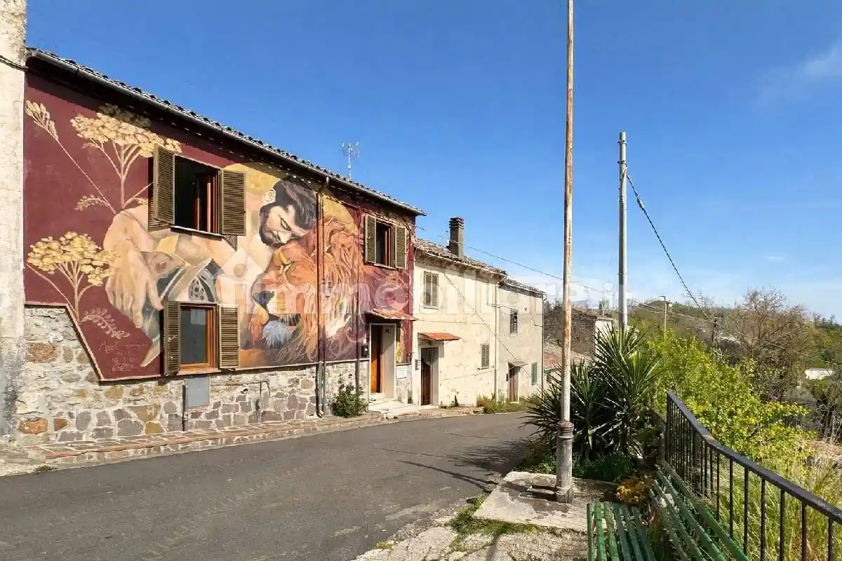 Casa indipendente in vendita a Viterbo