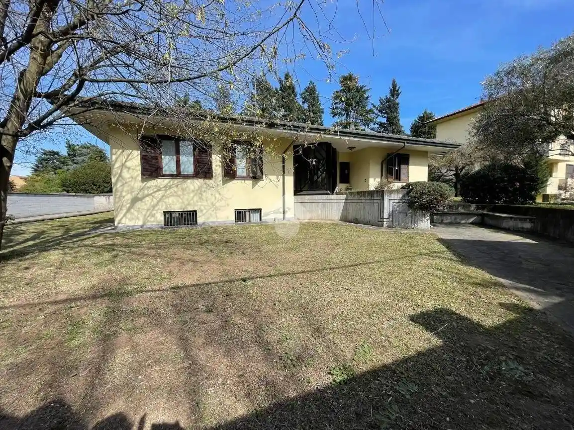 Villa in vendita a Busto Garolfo