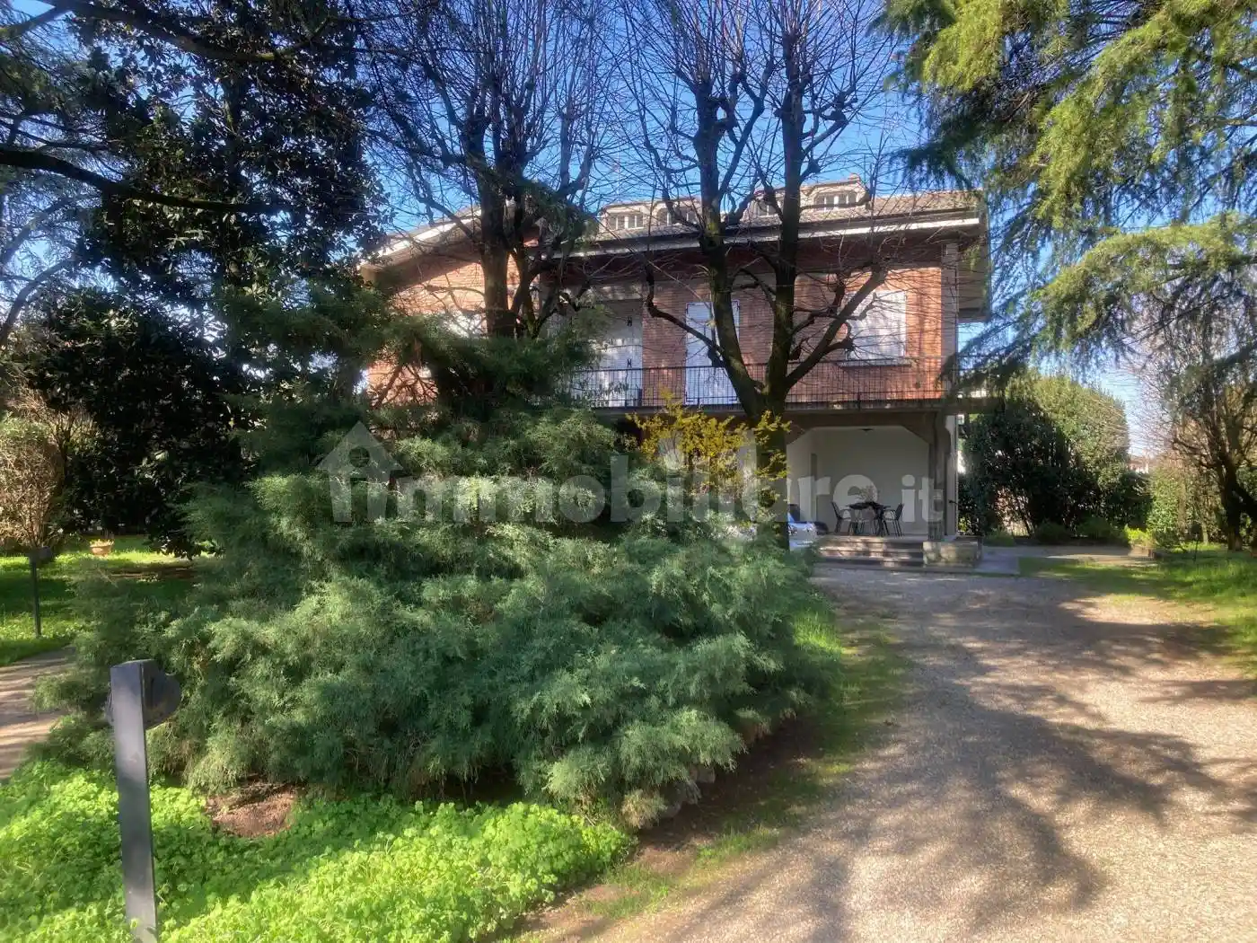 Villa in vendita a Montecchio Emilia