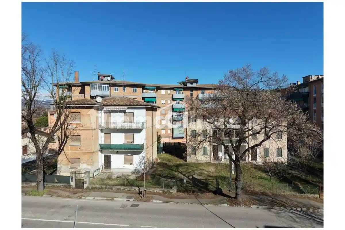 Rustico - Casale in vendita a Verona