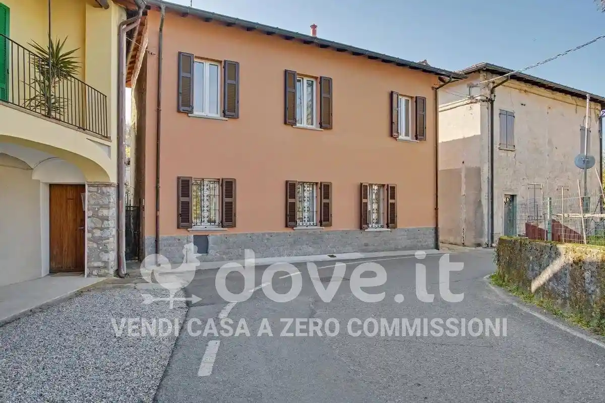 Casa indipendente in vendita a Leggiuno