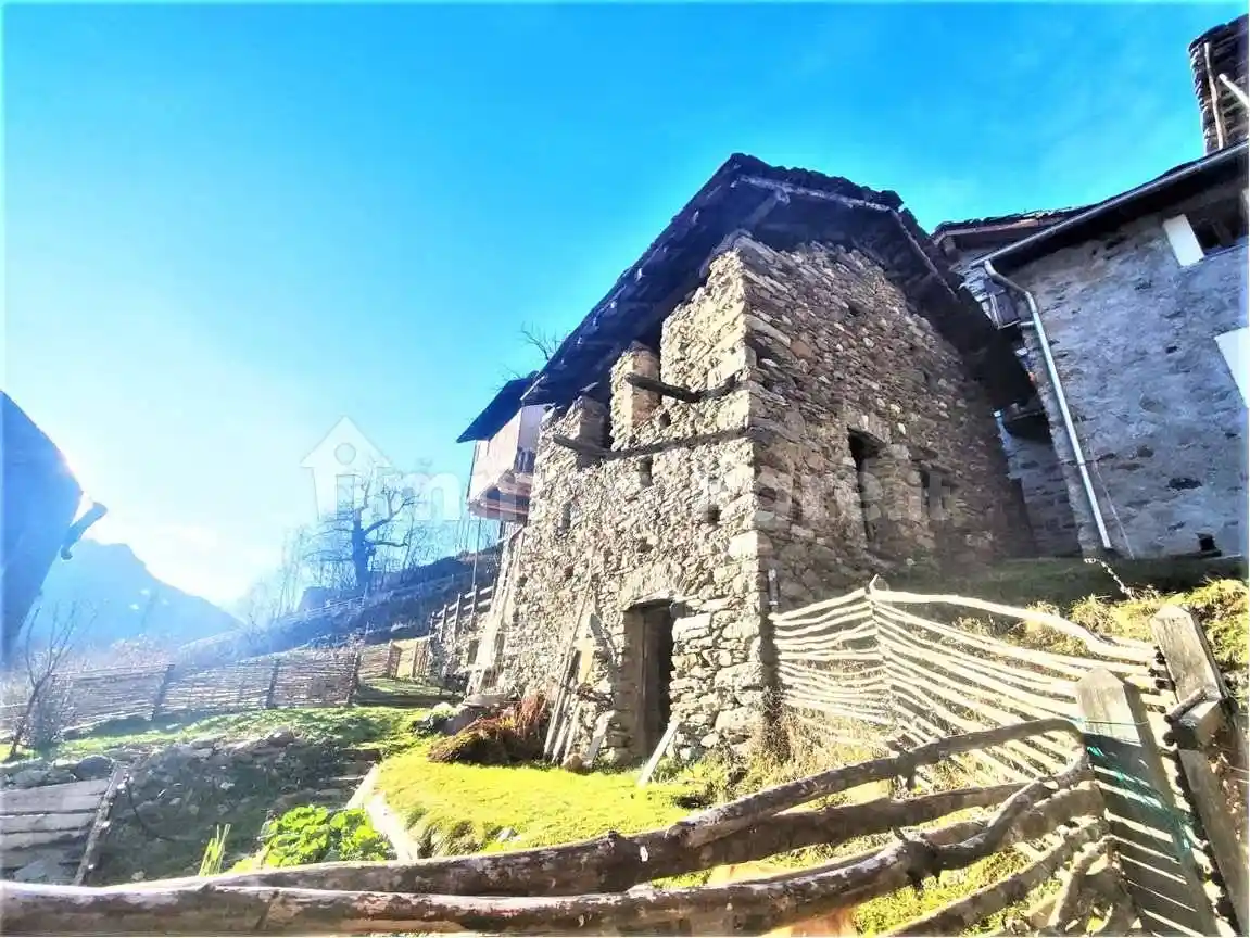 Rustico - Casale in vendita a Perloz