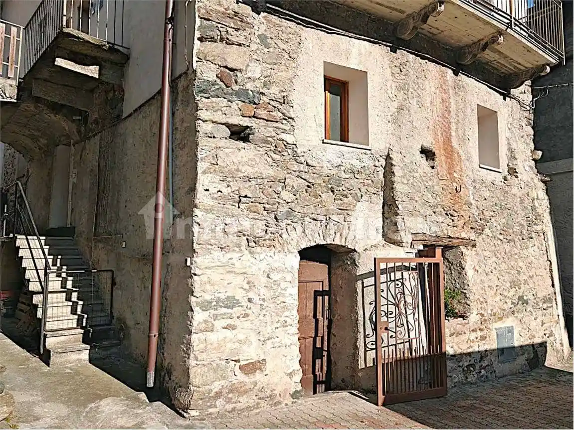 Appartamento in vendita a Donnas