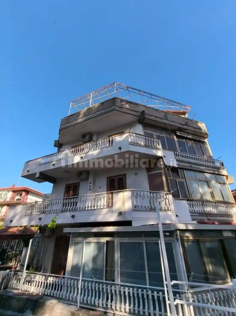 Appartamento in affitto a Aci Castello