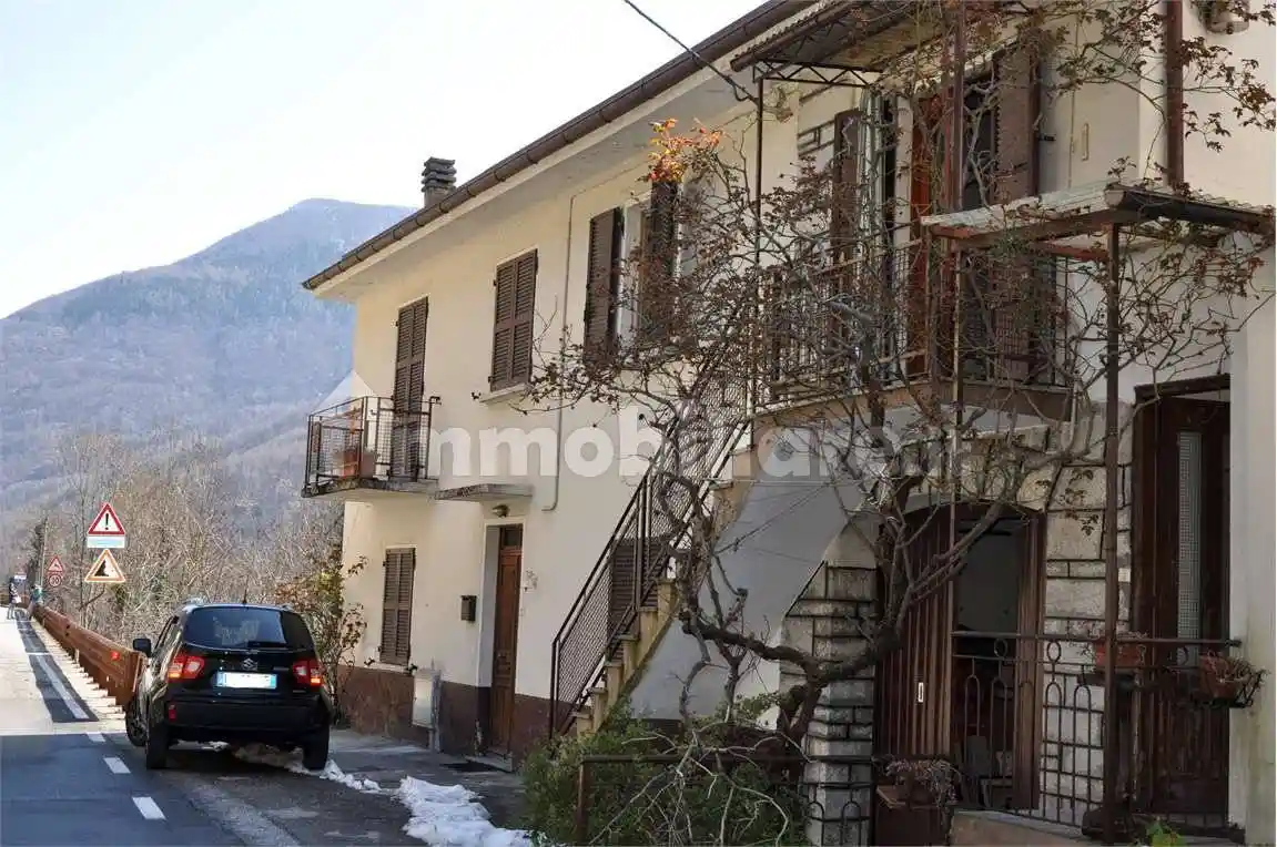 Appartamento in vendita a Borgomezzavalle