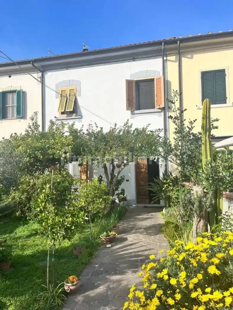 Casa indipendente in vendita a Cascina