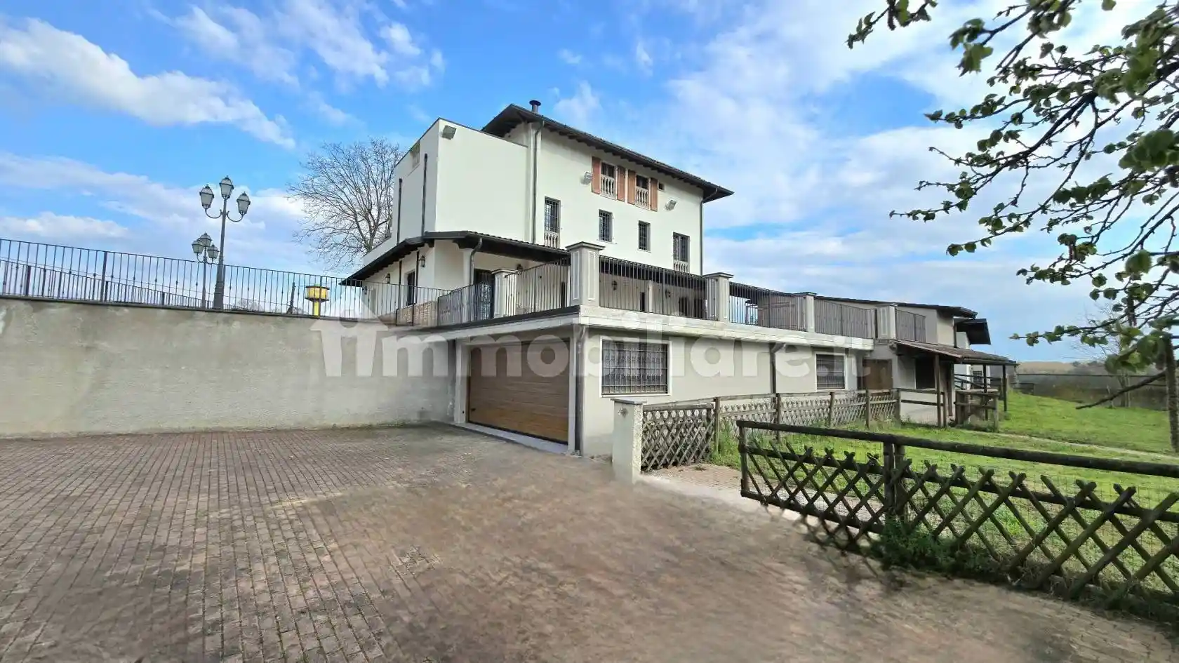 Villa in vendita a Caselle Landi