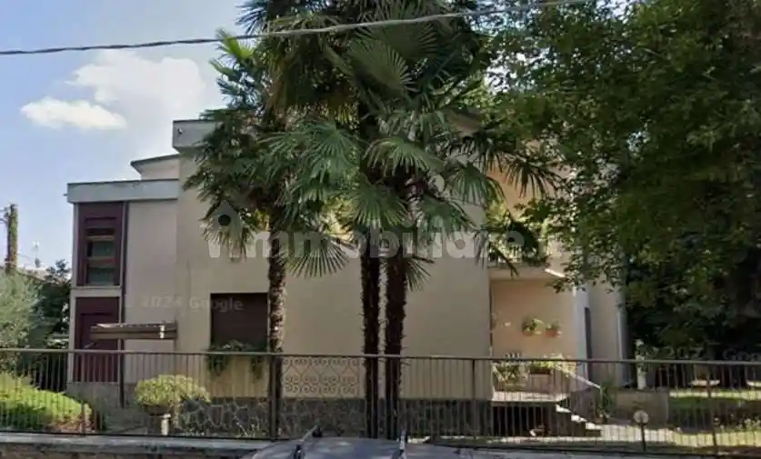 Appartamento in vendita a Carugo