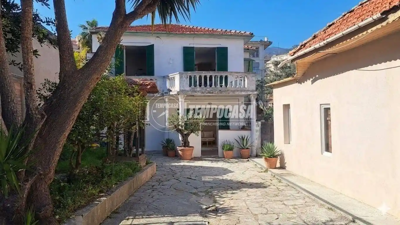 Casa indipendente in vendita a Sanremo