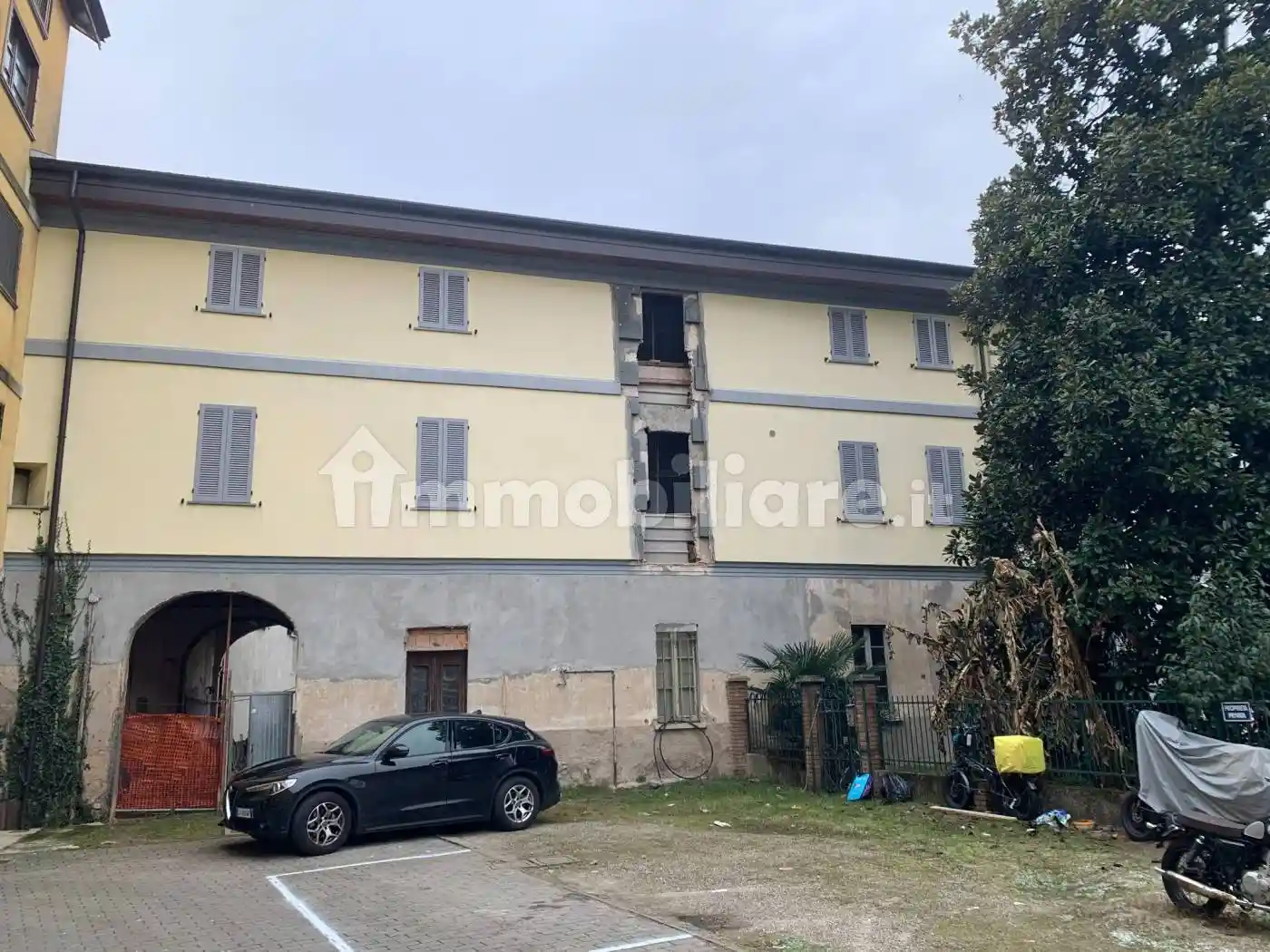 Palazzo - Edificio in vendita a Lonate Ceppino