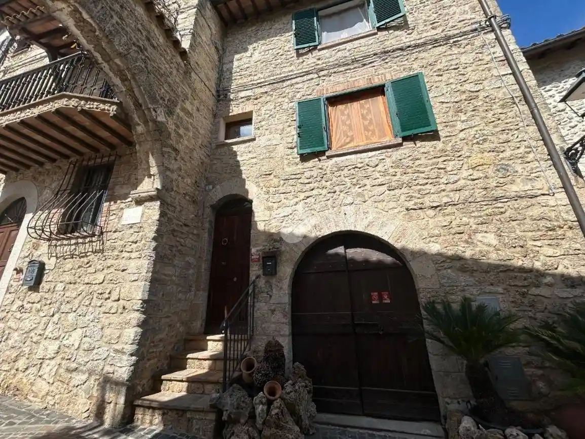Casa indipendente in vendita a Montecastrilli