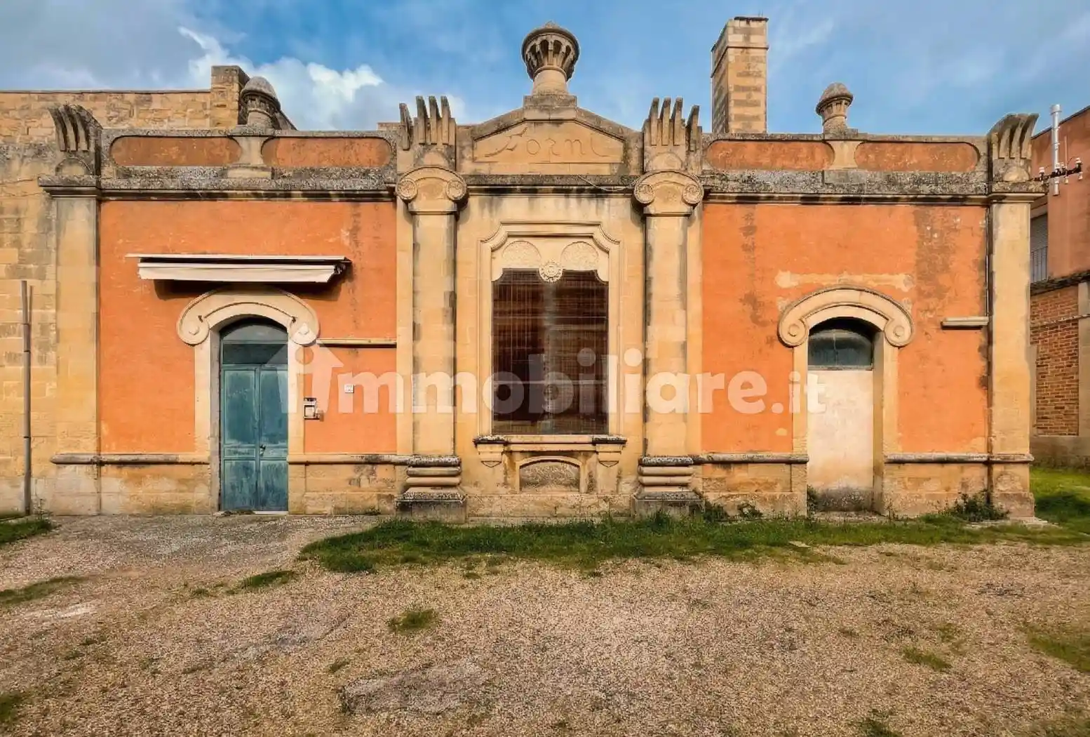 Palazzo - Edificio in vendita a Martano