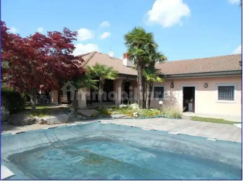 Villa in vendita a Gorla Minore