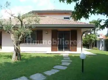 Villa in vendita a Gorla Minore