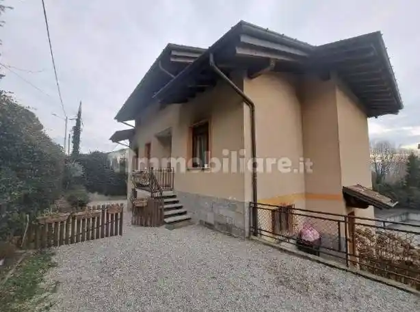 Appartamento in vendita a Gemonio