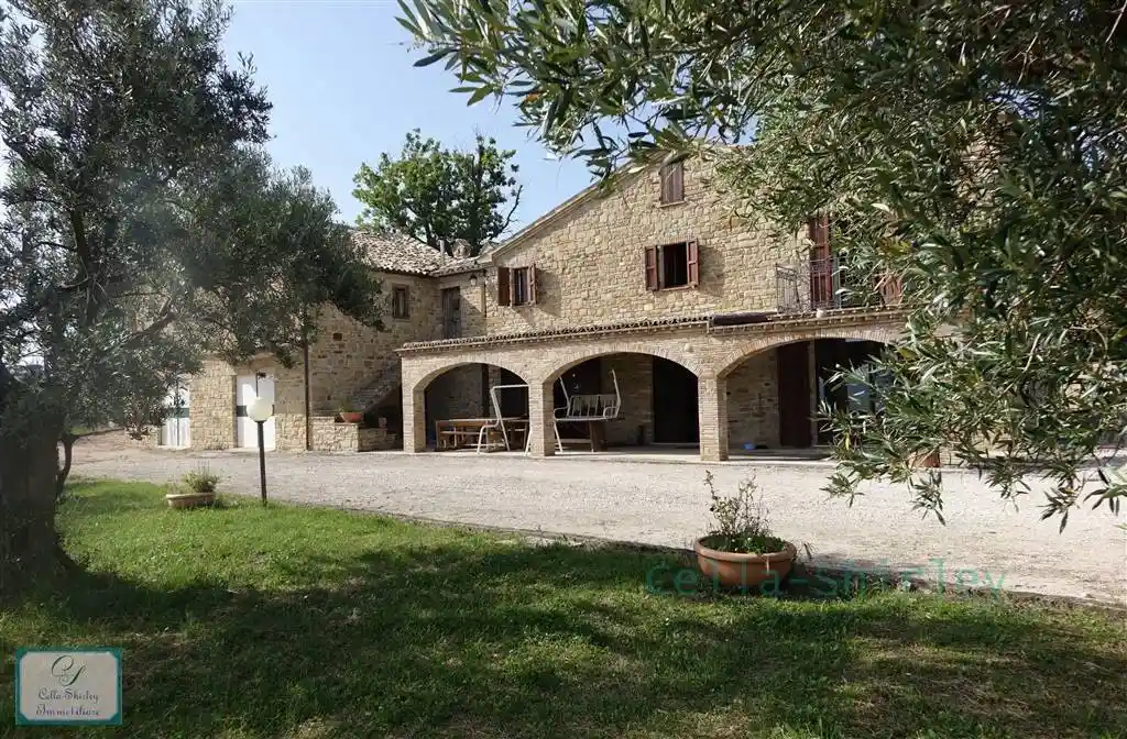 Rustico - Casale in vendita a San Severino Marche