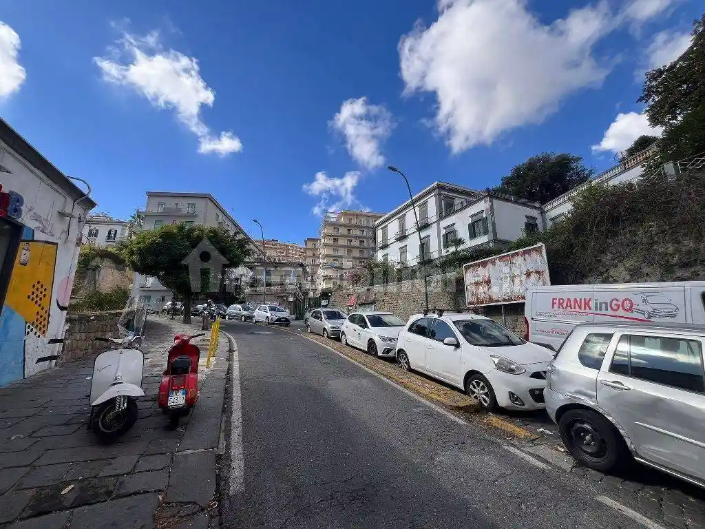 Appartamento in vendita a Napoli