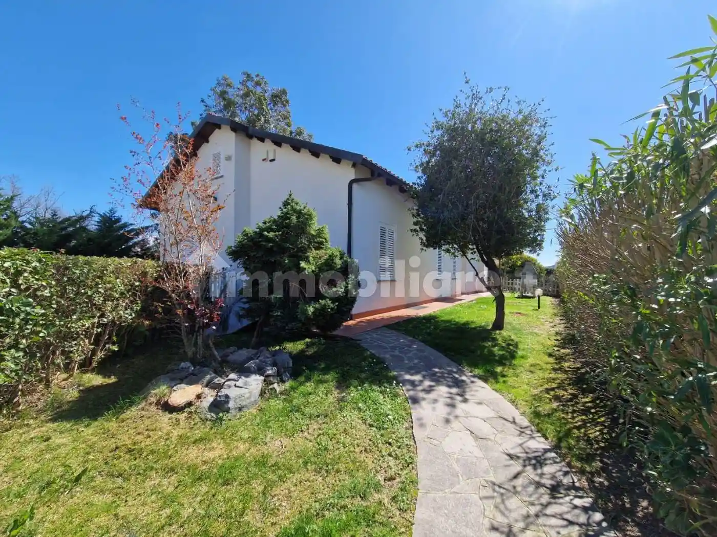 Villa in vendita a Cisano sul Neva