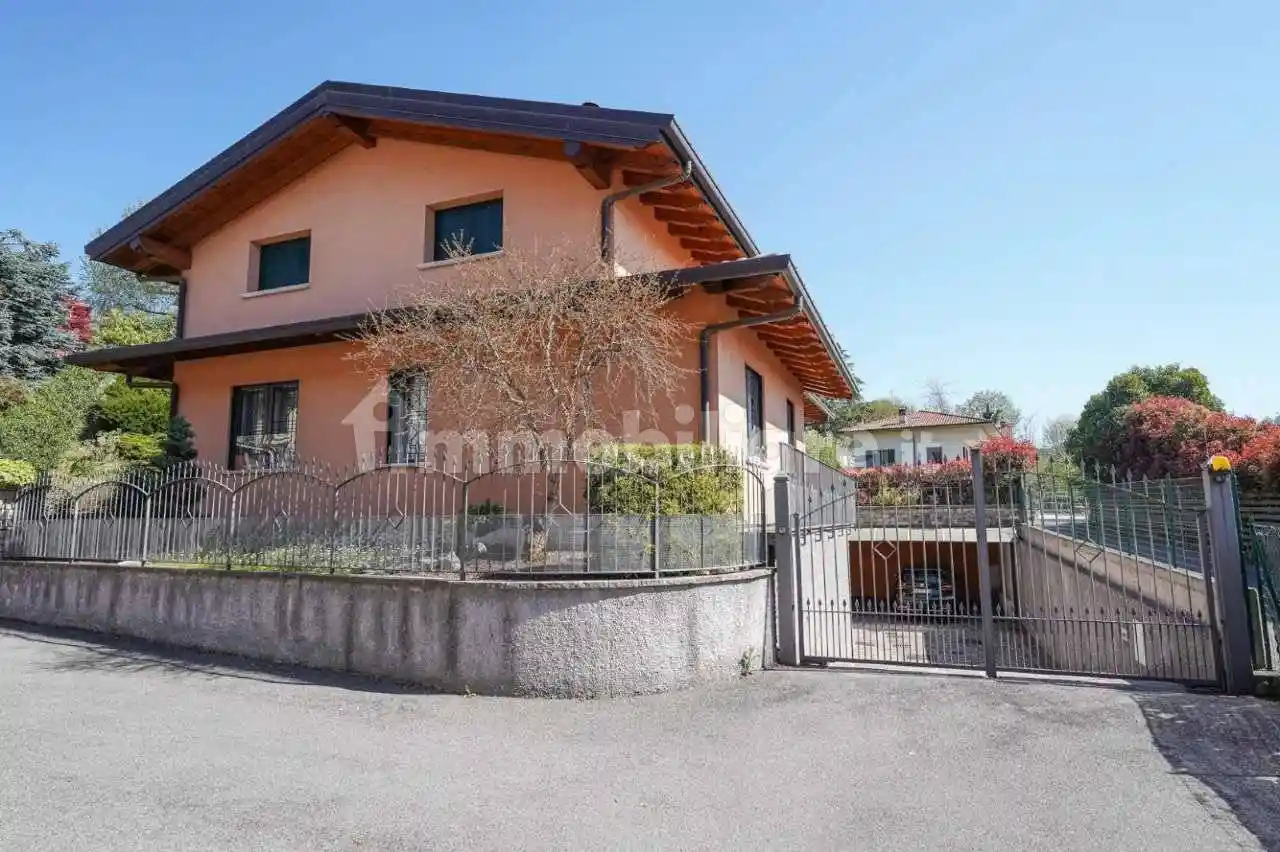 Villa in vendita a Villa d'Adda