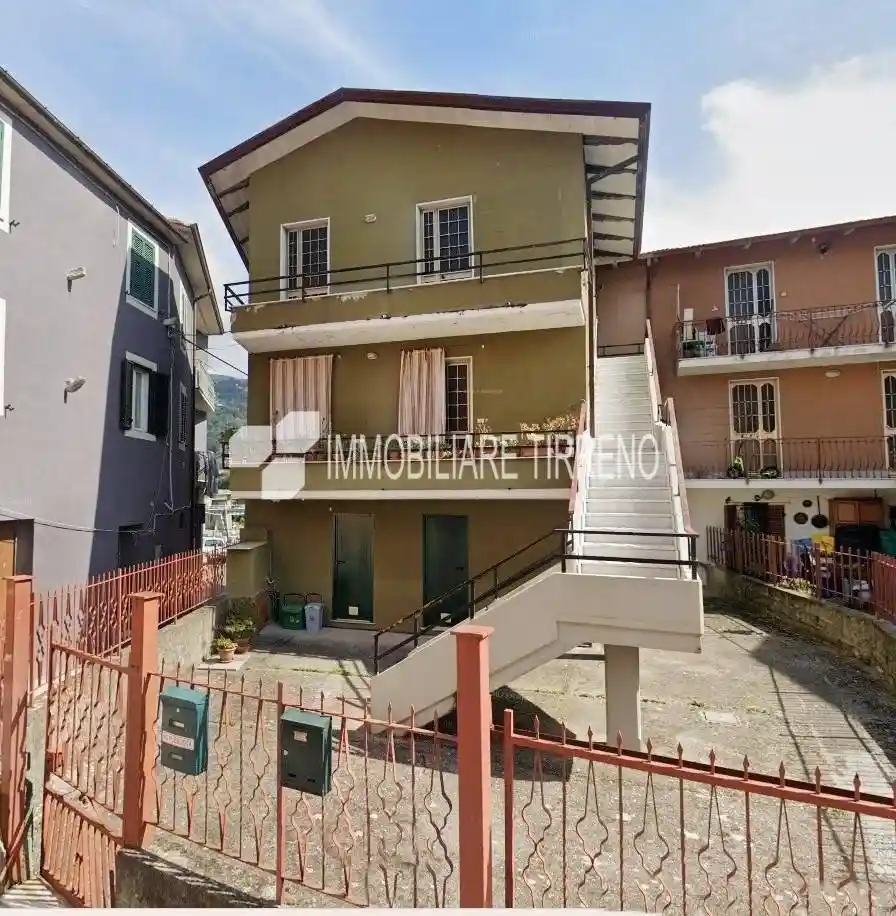 Casa indipendente in vendita a Massa