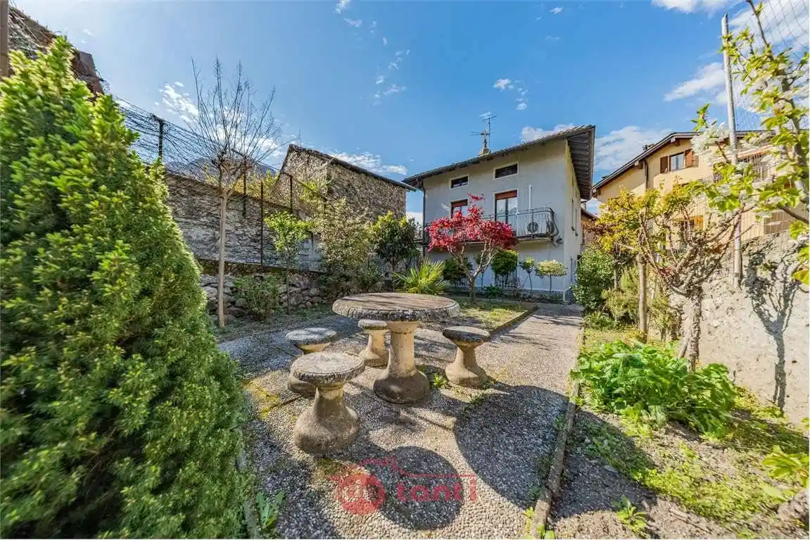 Casa indipendente in vendita a Novate Mezzola