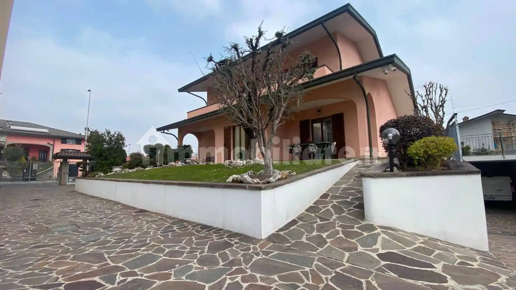 Villa in vendita a Madone