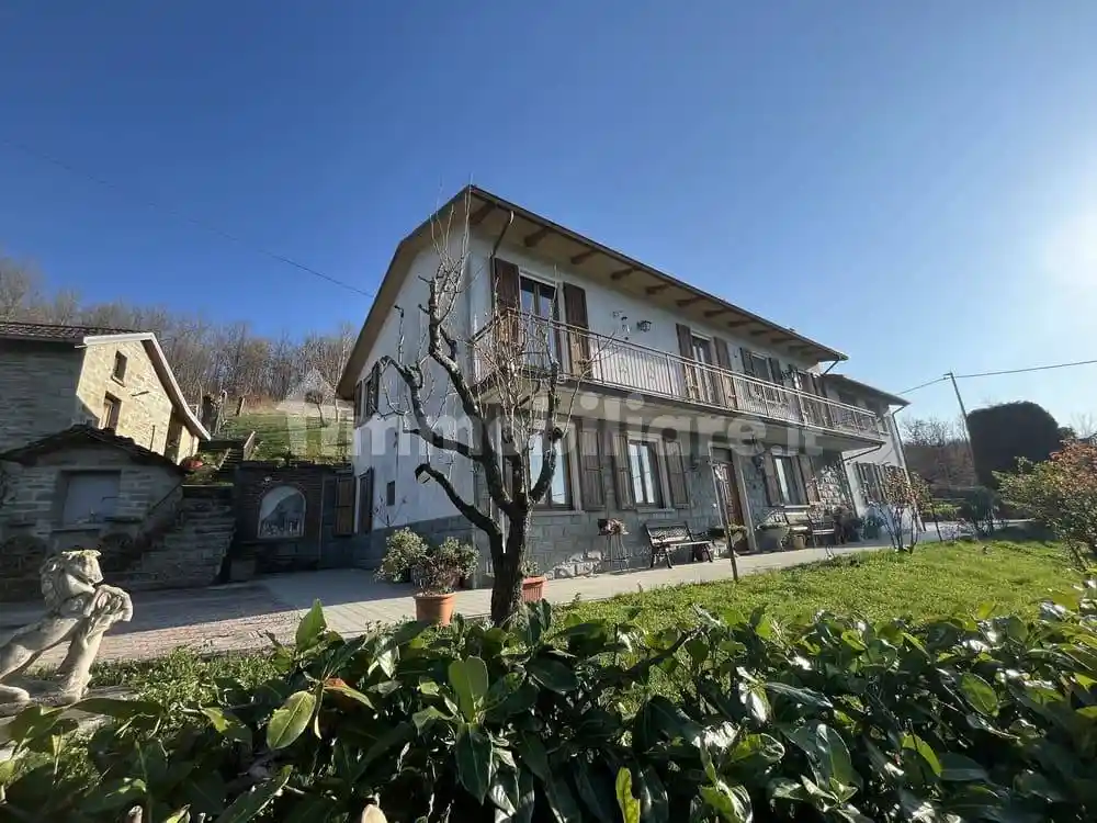 Villa in vendita a Varsi