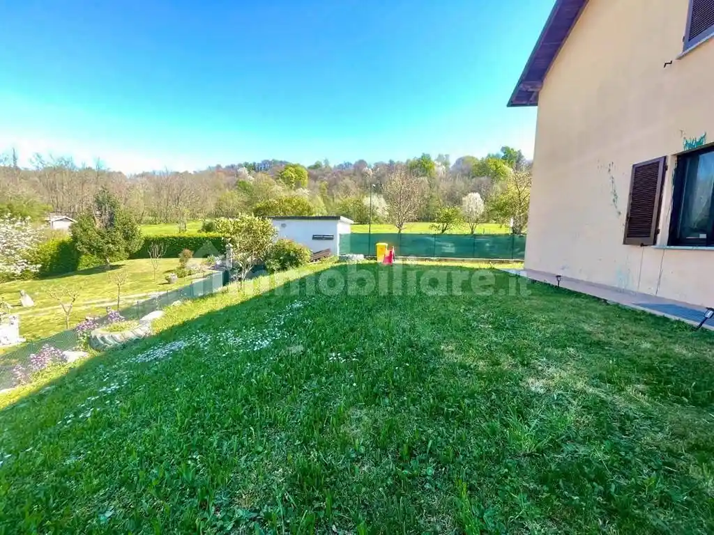 Appartamento in affitto a Azzate