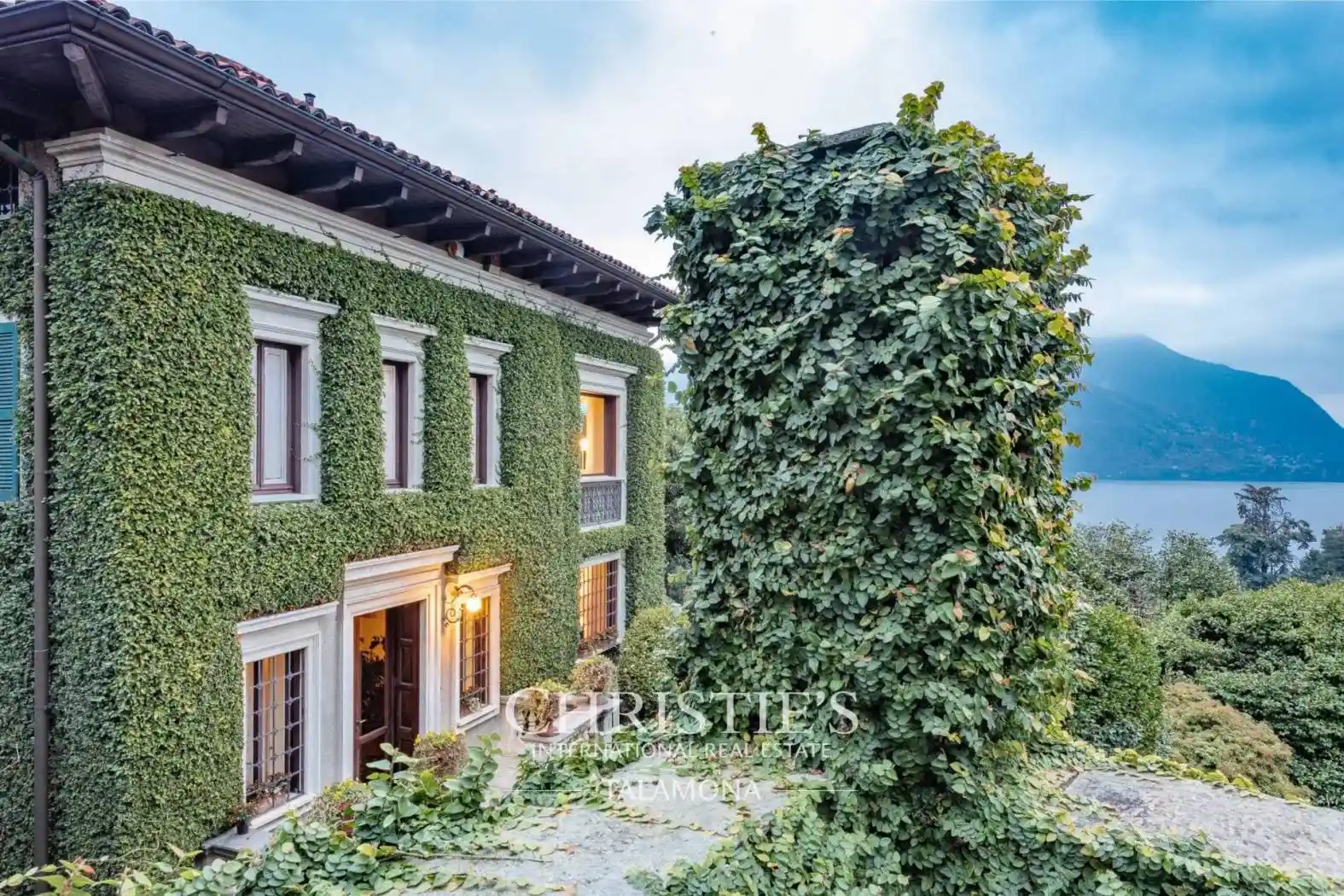 Villa in vendita a Verbania
