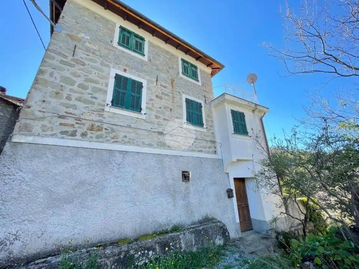 Casa indipendente in vendita a Bajardo