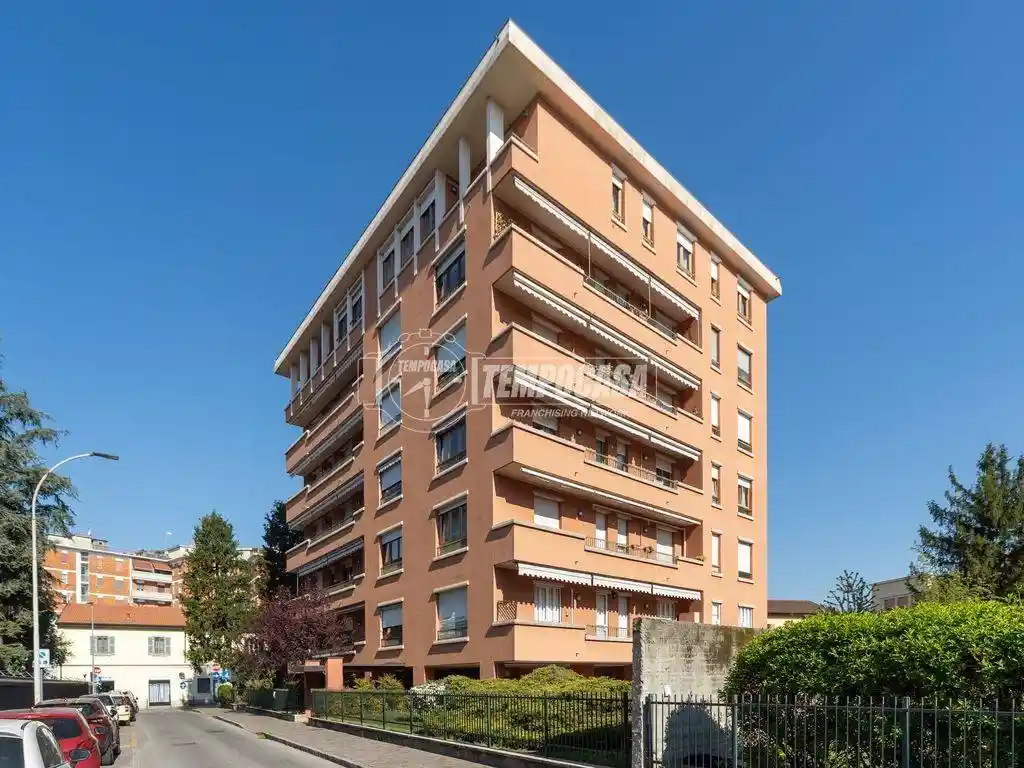 Appartamento in vendita a Villasanta