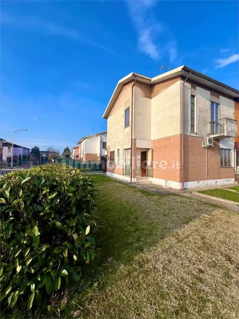 Villa in vendita a Bozzolo