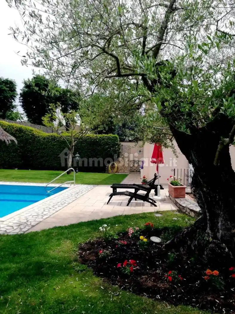 Villa in vendita a Nepi