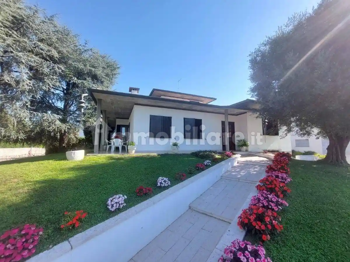 Villa in vendita a Bassano del Grappa