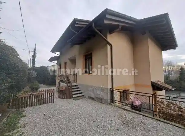 Appartamento in vendita a Gemonio