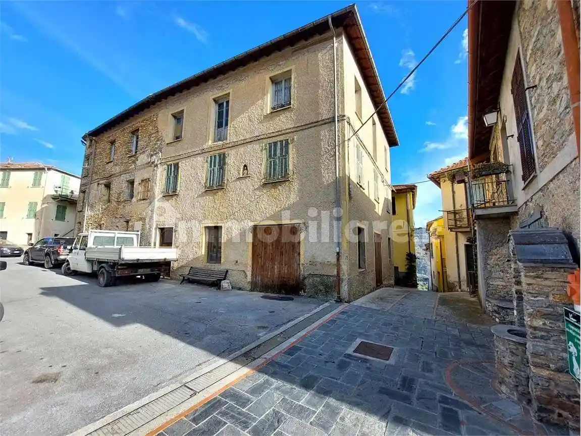 Casa indipendente in vendita a Borghetto d'Arroscia