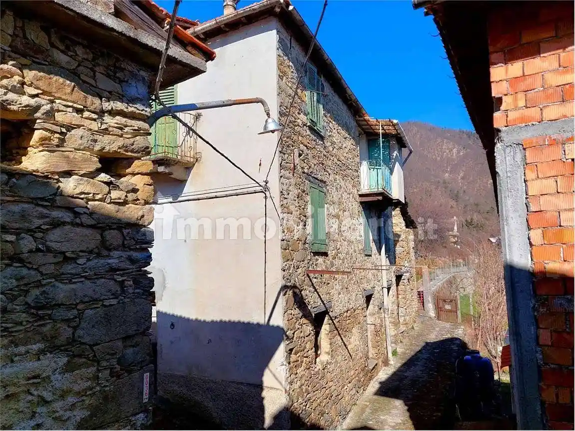 Casa indipendente in vendita a Mendatica